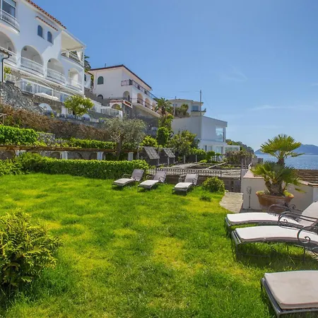Bouganvillea Apartment *